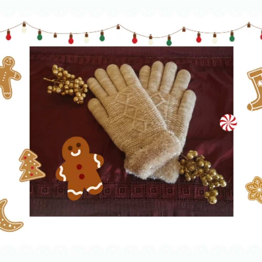 Sonoma Gloves, NWOT, Gold Color